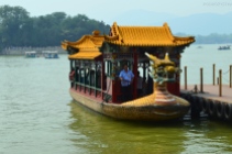 Chiny, Pekin, Summer Palace, łódki na jerziorze Kunming