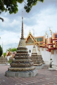 Tajlandia, Bangkok, świątynia Wat Pho, Phra Chedi Rai, stupy w których znajdują się prochy zmarłych z rodziny królewskiej