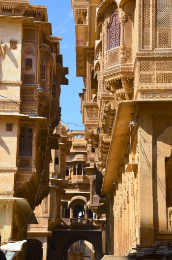 Indie, Jaisalmer, wąskie uliczki Patwa-ki-Haveli