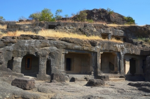 Indie, Maharasztra, okolice Aurangabad, jaskinie Ellora (Ellora Caves) - prawdopodobnie jaskinia numer 19